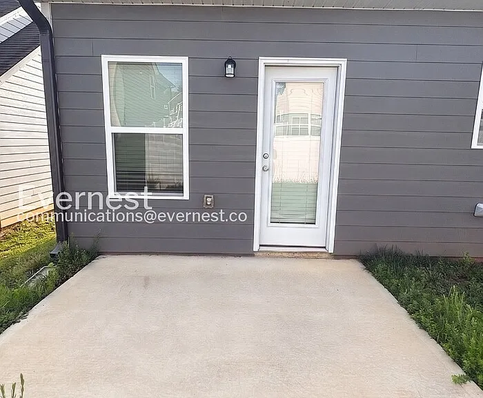 136 Culver St — Photo 26