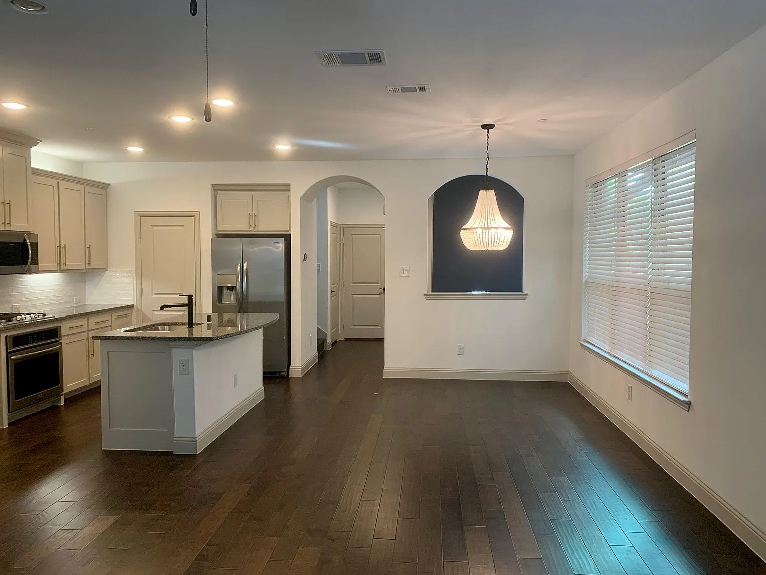 3 bed, 2.5 bath, 2093 sqft, $2,700 — Photo 2