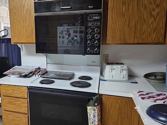 4th image of 208 W Chestnut