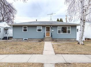 807 S 19th St, Grand Forks, ND 58201