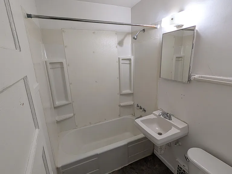115 N Covell Ave #1 — Photo 9
