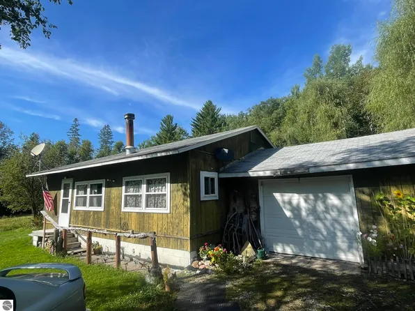 6610 F 30, Glennie, MI 48737