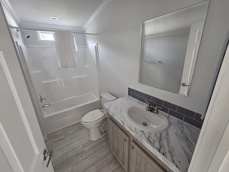 5211 SW 34th St — Photo 4