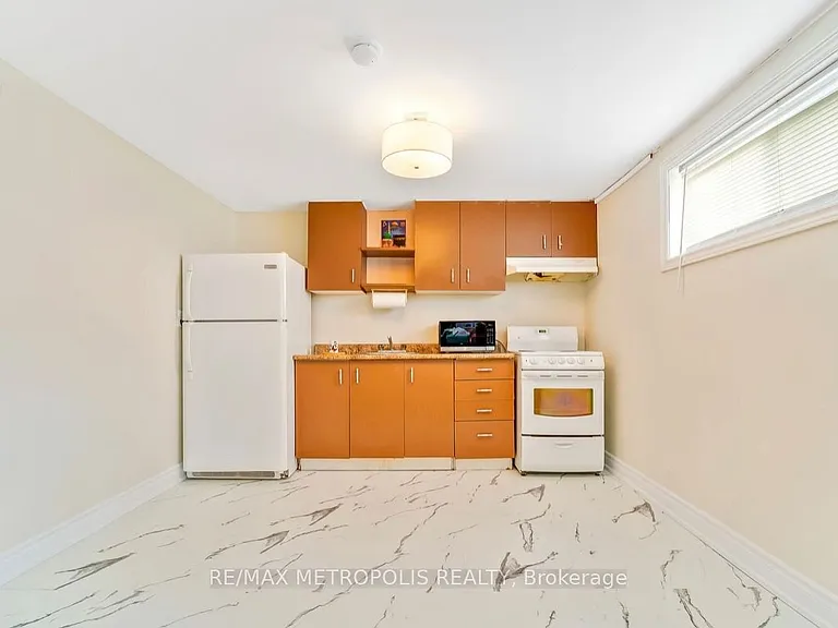 103 Packard Blvd #BASEMENT — Photo 8
