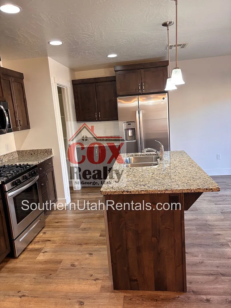 4 bed | 2 1/2 bath | 2 car garage in Desert Canyon with washer/dryer/fridge — Photo 4