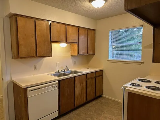 2 bed, 967 sqft, $895 — Photo 4