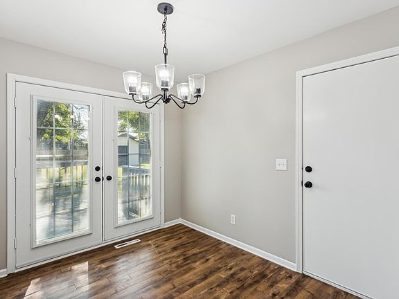 5th image of 529 Parkwood Dr
