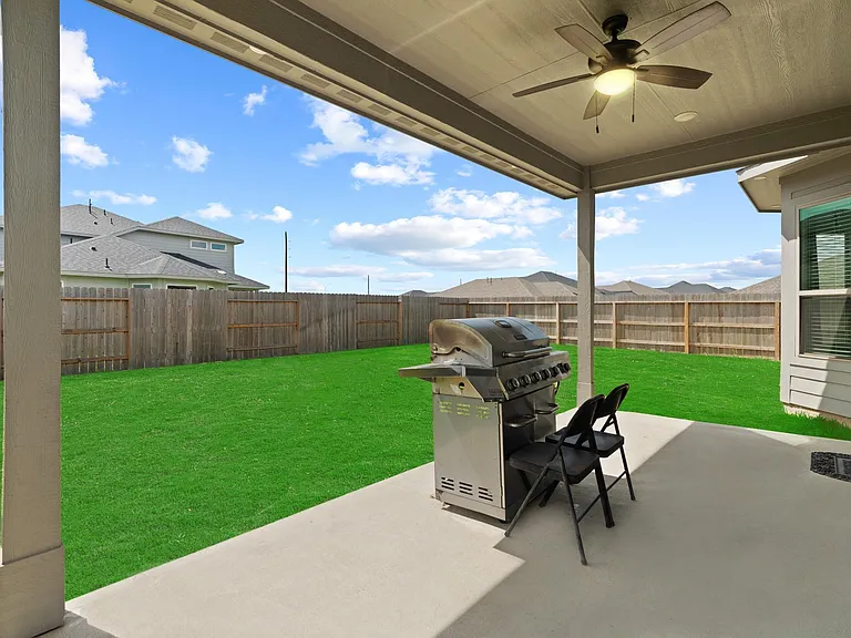 7843 Wyndham Harbor Ct — Photo 27