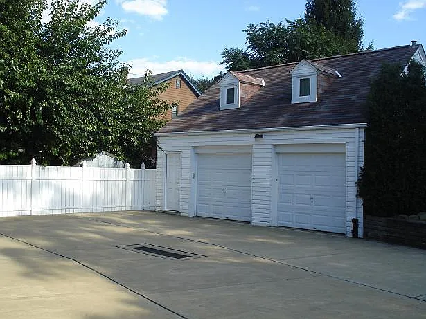garage - ADDITIONAL MONTHLY FEE OF $100 IF DESIRED