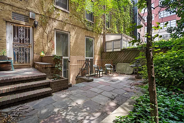 Sold by Compass | media 23