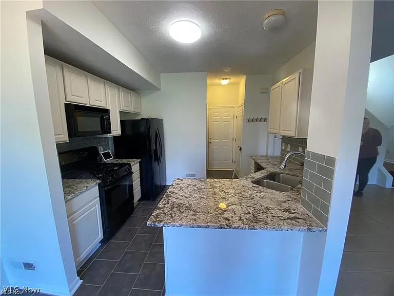 8601 Dunham Dr — Photo 6