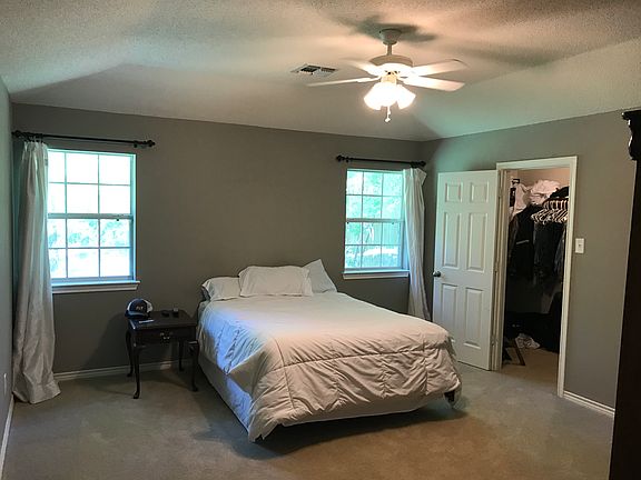 5th image of 405 Shadow Wood Dr