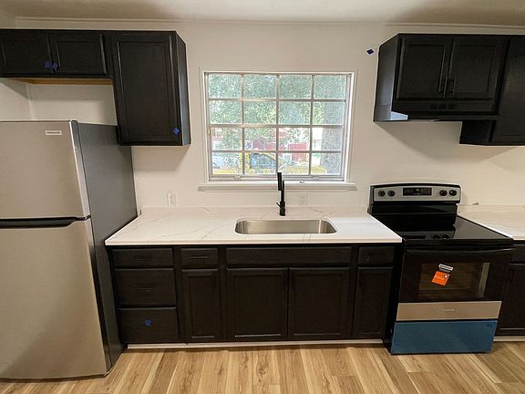 2nd image of 609 Cox St