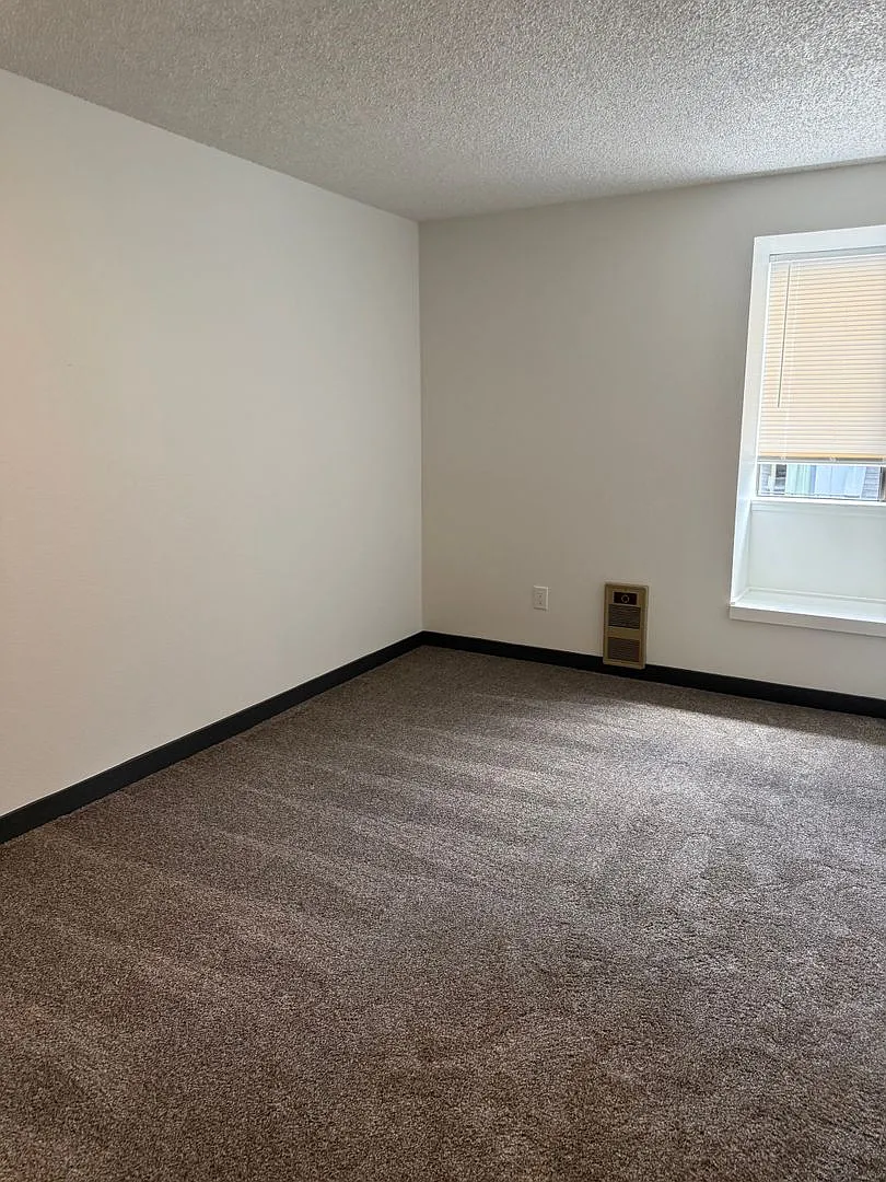 Davis Apartments — Photo 2