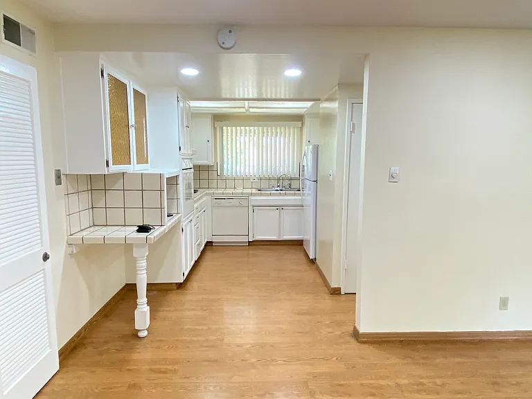 662 Catalina Dr — Photo 32