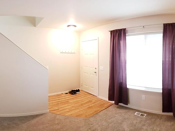 Large Entry, with new carpet and upgraded padding