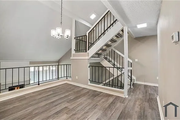 1090 Village Rd — Photo 13