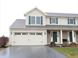 5145 Oak Leaf Dr, Mount Joy, PA 17552