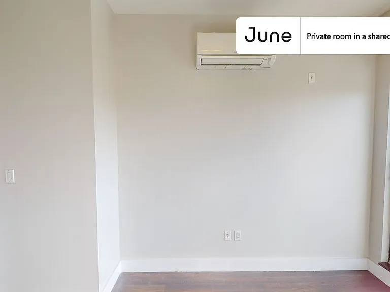 444 Franklin Ave #C — Photo 2