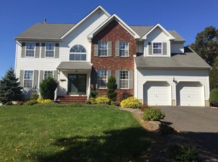 29 Carriage Dr, Piscataway, NJ 08854