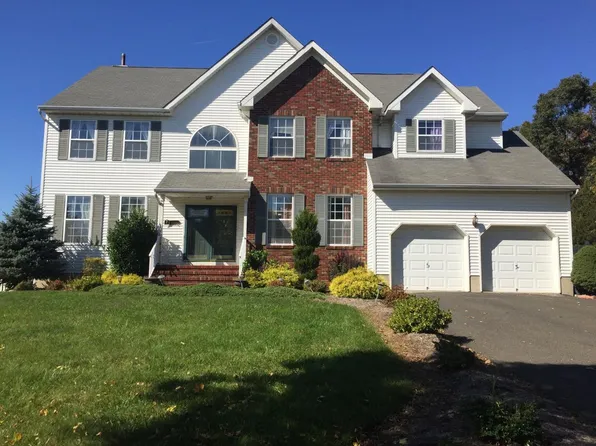 29 Carriage Dr, Piscataway, NJ 08854