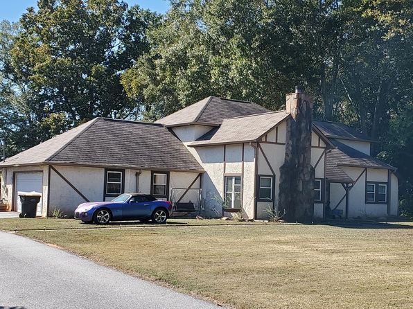 140 Woodstream Point