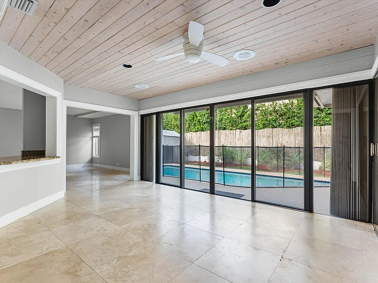 1598 SW 5th Ave — Photo 7