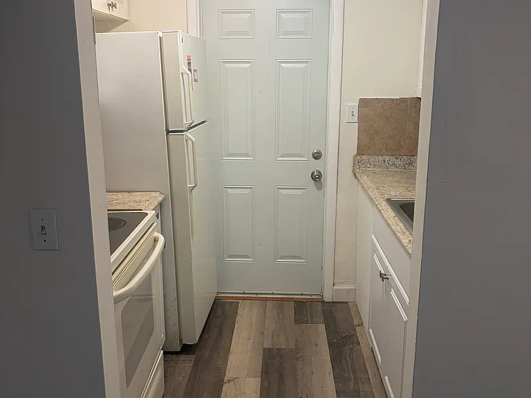 1307 W Washington St #A — Photo 4