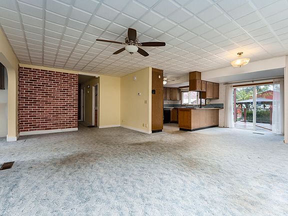3rd image of 211 Petty St