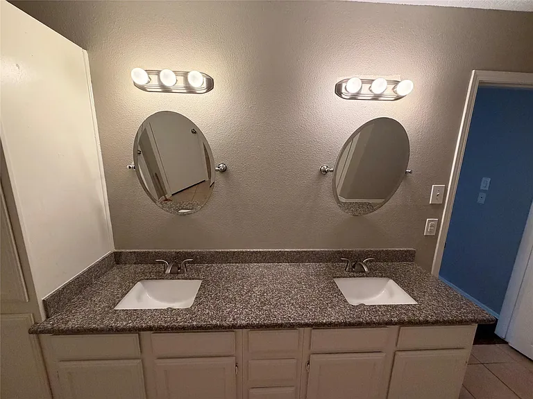 3227 Glade Springs Dr — Photo 23