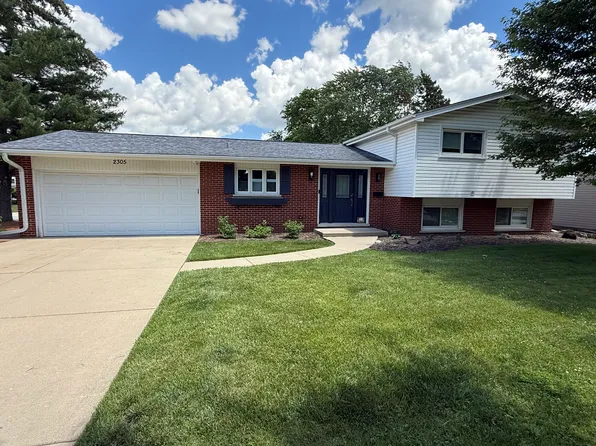 2305 N Williamsburg St, Arlington Heights, IL 60004