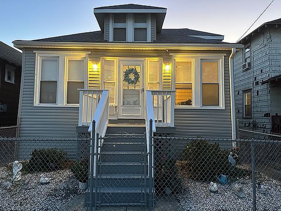 5th image of 446 N Connecticut Ave