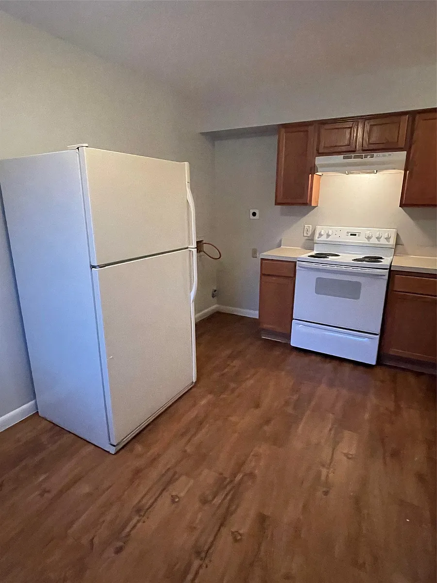 Building Photo - 7206 Twin Crest Dr #201
