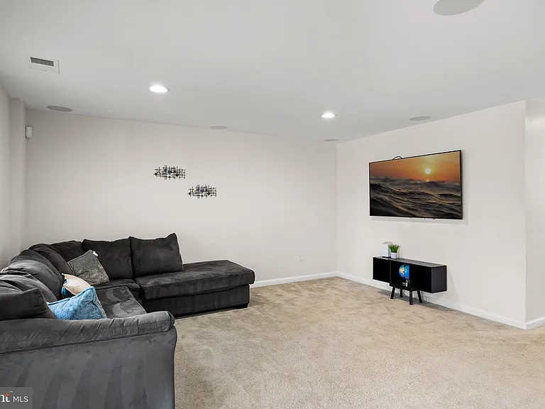 70 Benford Ln — Photo 25
