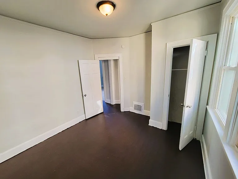 1057 Schiff ave. — Photo 7