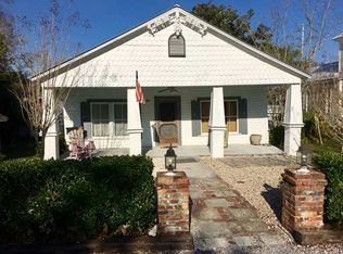 105 6th St, Apalachicola, FL 32320