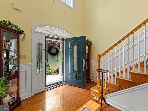 5th image of 102 London Cir S #16