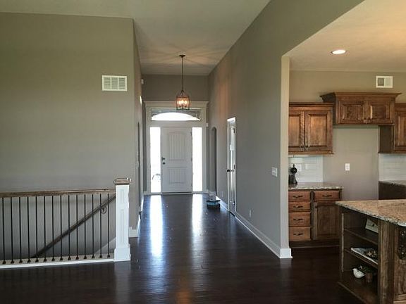 2nd image of 901 SW Powell Dr
