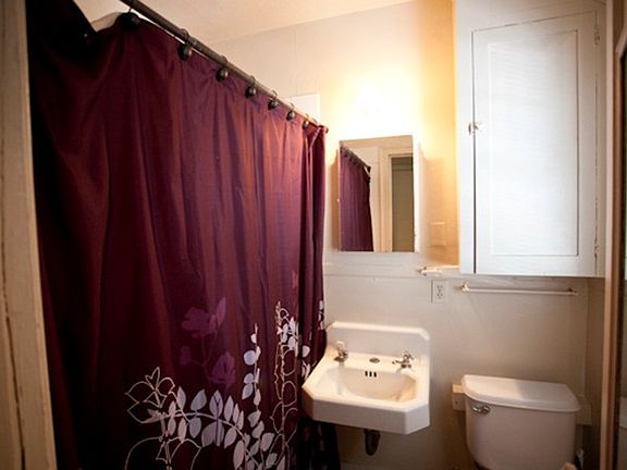 5th image of 645 NE Campus St #4