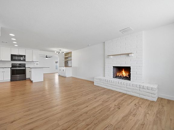 3rd image of 3540 E Voltaire Dr