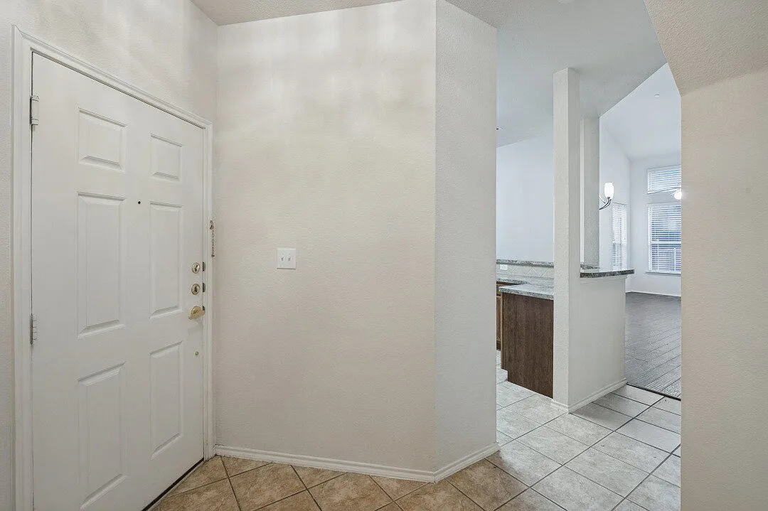 3 bed, 2.5 bath, 1746 sqft, $2,450 — Photo 4