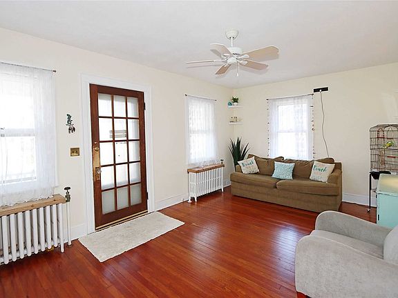4th image of 2722 Clarendon Ave