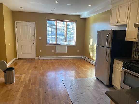 2nd image of 209 Bay 17th St #2