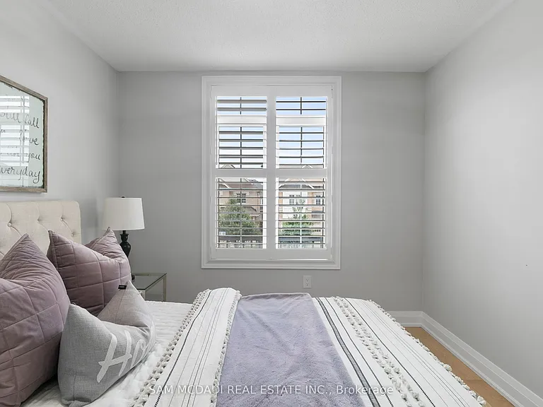 573 Settlers Rd W — Photo 12