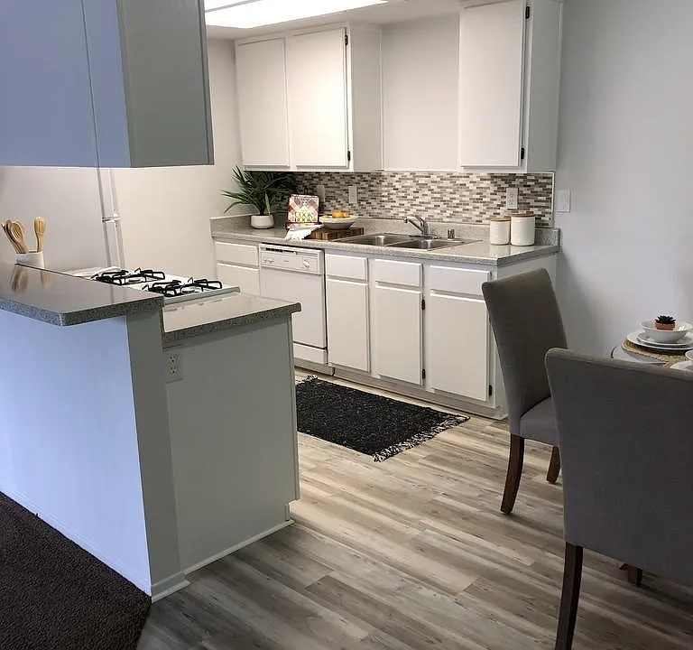 Goodmanor Apartments