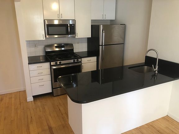 2nd image of 190 E 7th St APT 508