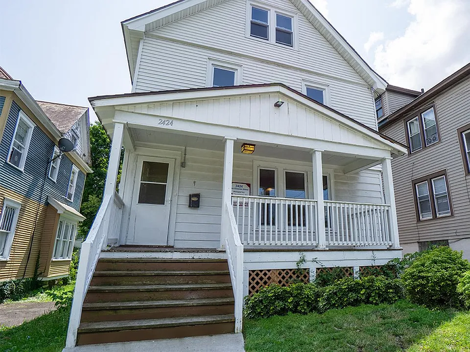 2424 E Genesee St