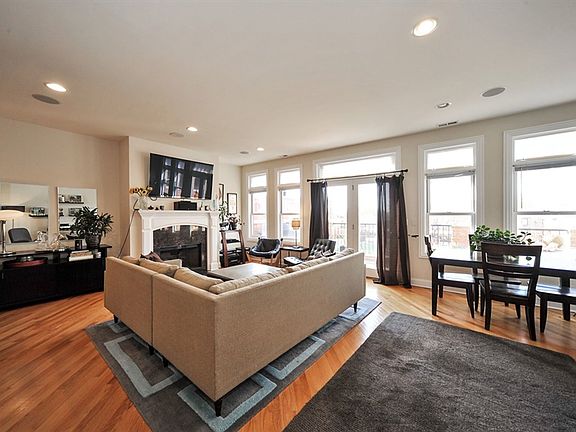 4th image of 3829 N Southport Ave APT 2