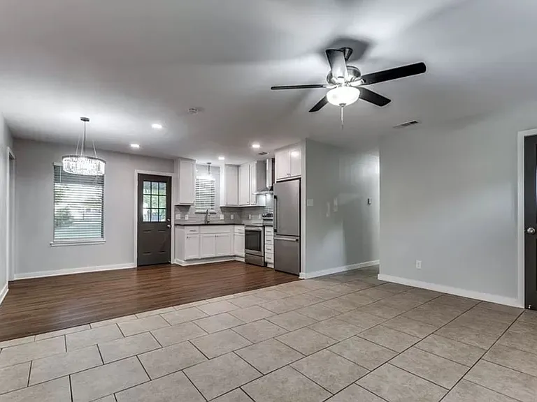 128 Wayman Dr — Photo 3