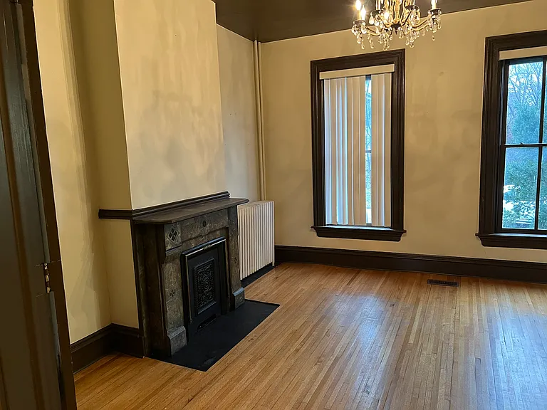 721 W 7th St — Photo 6